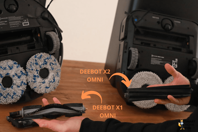 Die gurmierte Hauptbürste des ECOVACS DEEBOT X2 OMNI ist im Vergleich zu der Hauptbürste des DEEBOT X1 OMNI aus Borstenhaaren zu sehen